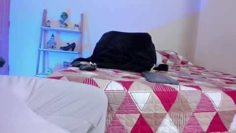 Snapshot of queen_esthefi chatting on 8, 2, 2025 Your Queen Esthefi online show from 8, 2, 2025