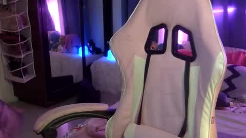 Snapshot of queen_kur chatting on 13, 9, 2025 QueenHennessy online show from 13, 9, 2025