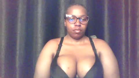 Snapshot of queen_melanine chatting on 8, 7, 2026 QUEEN online show from 8, 7, 2026