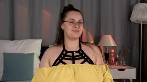 Snapshot of queen_monica chatting on 23, 7, 2026 Monica online show from 23, 7, 2026