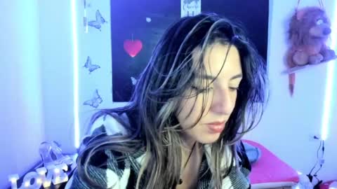 queen_natttyy online show from 9, 3, 2025