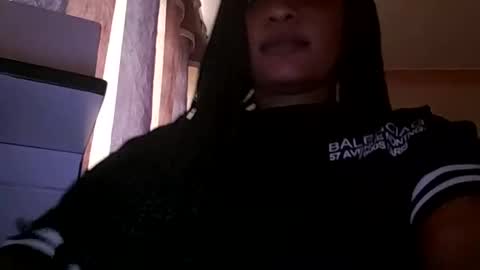 Snapshot of queen_of_256 chatting on 26, 1, 2025 Sandrah online show from 26, 1, 2025