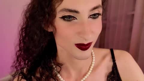 Snapshot of queen_of_tease chatting on 11, 9, 2025 queen_of_tease online show from 11, 9, 2025