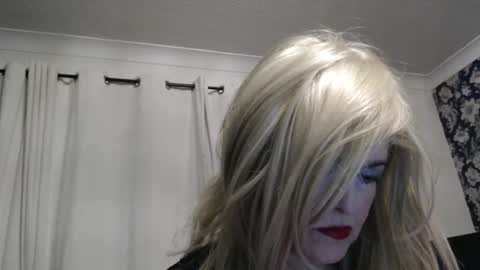 Snapshot of queen_of_the_deck chatting on 3, 6, 2026 Topaz blue dreamo989n999 online show from 3, 6, 2026