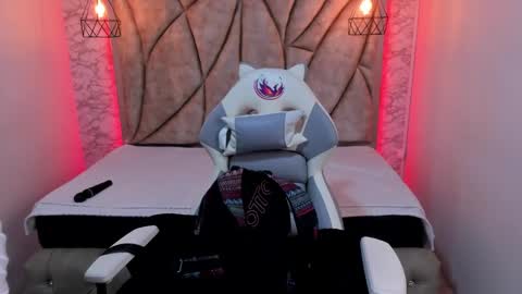   online show from 1, 2, 2025