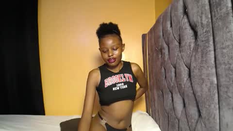 Snapshot of queen_sashavixen chatting on 3, 2, 2026 queen_sashavixen online show from 3, 2, 2026