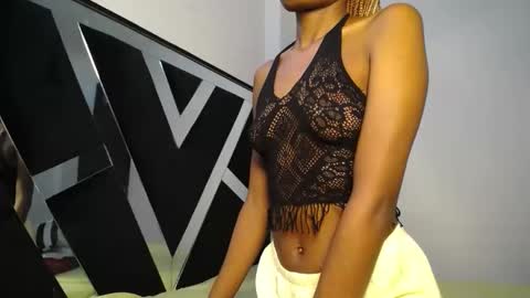 Snapshot of queen_sashavixen chatting on 12, 5, 2026 queen_sashavixen online show from 12, 5, 2026