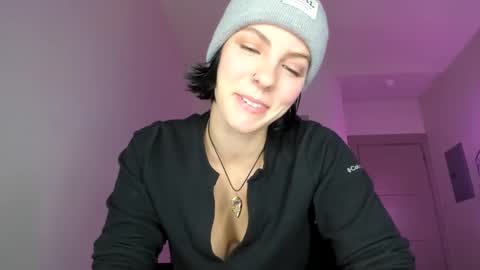 Snapshot of queenb2626 chatting on 15, 12, 2024 Queen Blaire online show from 15, 12, 2024