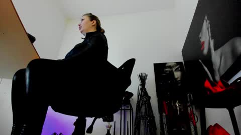 Misscatsnow online show from 17, 1, 2026