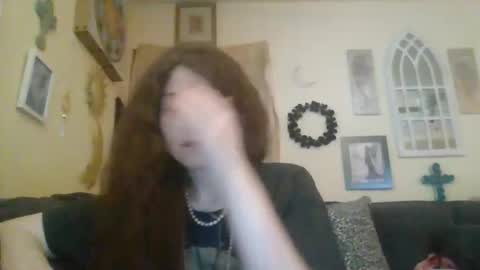 Snapshot of queencrimsonlvx chatting on 1, 5, 2026 queencrimsonlvx online show from 1, 5, 2026