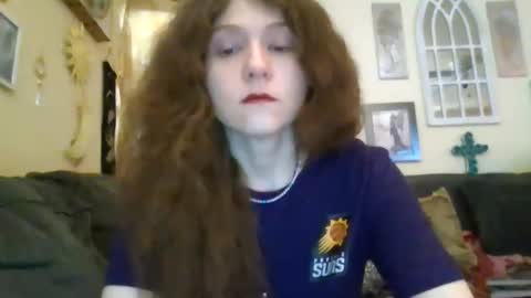Snapshot of queencrimsonlvx chatting on 6, 5, 2026 queencrimsonlvx online show from 6, 5, 2026