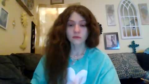 Snapshot of queencrimsonlvx chatting on 3, 6, 2026 queencrimsonlvx online show from 3, 6, 2026