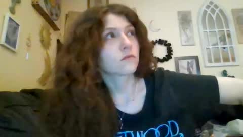 Snapshot of queencrimsonlvx chatting on 10, 6, 2026 queencrimsonlvx online show from 10, 6, 2026