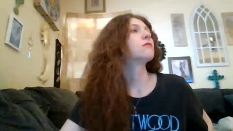Snapshot of queencrimsonlvx chatting on 11, 6, 2026 queencrimsonlvx online show from 11, 6, 2026