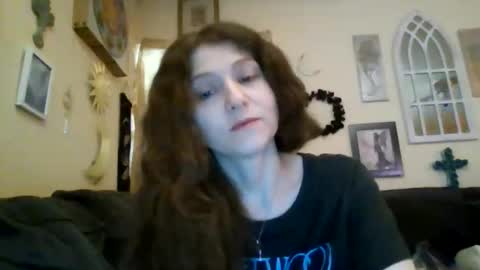 Snapshot of queencrimsonlvx chatting on 11, 6, 2026 queencrimsonlvx online show from 11, 6, 2026