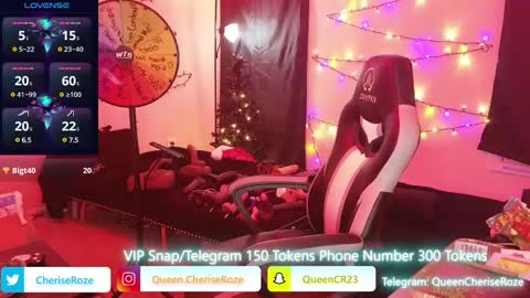 Snapshot of queencroze chatting on 17, 12, 2024 Queen Cherise Roze online show from 17, 12, 2024