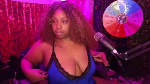 Snapshot of queencroze chatting on 5, 6, 2026 Queen Cherise Roze online show from 5, 6, 2026