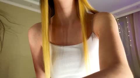 Snapshot of queenelia chatting on 25, 9, 2025 Nelly INSTA queenelia online show from 25, 9, 2025