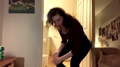 Sarlei Sar-uh-lie online show from 17, 1, 2025