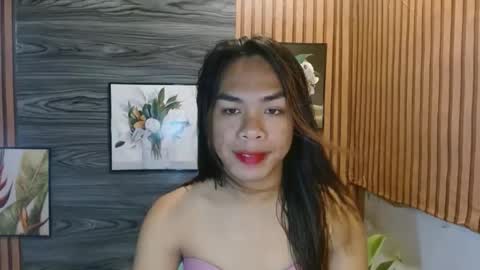 Snapshot of queenofheart09 chatting on 8, 10, 2025 ELLA MAE online show from 8, 10, 2025