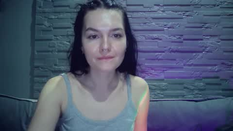 QueenOfModels online show from 6, 1, 2026