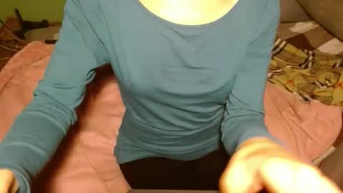 Snapshot of queenoftenderness chatting on 17, 10, 2025 queenoftenderness online show from 17, 10, 2025