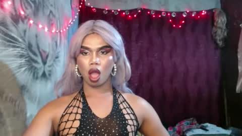 queenpinayebony_xx online show from 7, 5, 2026