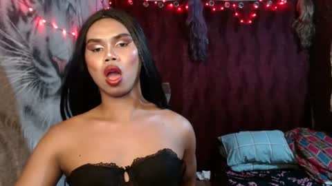 queenpinayebony_xx online show from 3, 7, 2026
