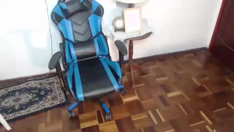 Snapshot of queenpink777 chatting on 11, 11, 2025 Rose online show from 11, 11, 2025