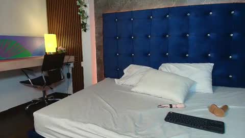 Snapshot of queenscarlett_ chatting on 9, 10, 2025 Scarlett online show from 9, 10, 2025