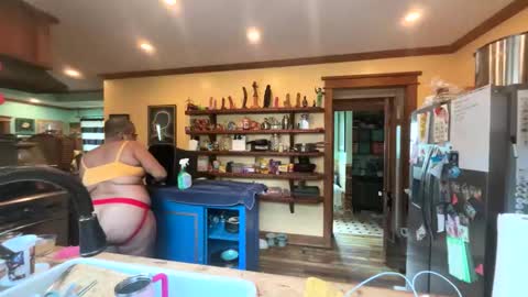 Queen Hilarity online show from 24, 3, 2026