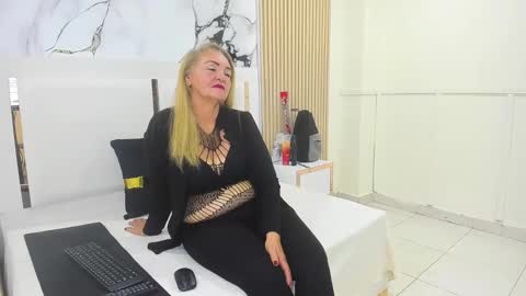 Snapshot of queenstarhyl chatting on 18, 2, 2026 queenstarhyl online show from 18, 2, 2026