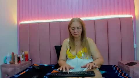 Snapshot of queenstarhyl chatting on 20, 6, 2026 queenstarhyl online show from 20, 6, 2026