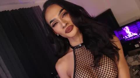 Snapshot of queenvalentinats chatting on 12, 9, 2025 ValentinaMoone online show from 12, 9, 2025
