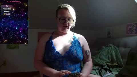 Snapshot of queerlyjaz chatting on 25, 5, 2026 queerlyjaz online show from 25, 5, 2026
