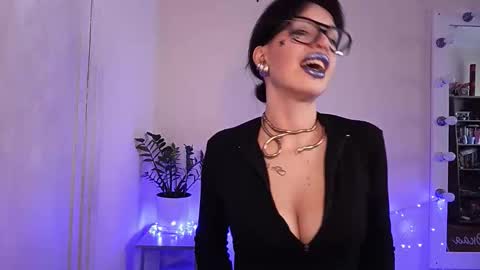 quiet_smile online show from 28, 9, 2025