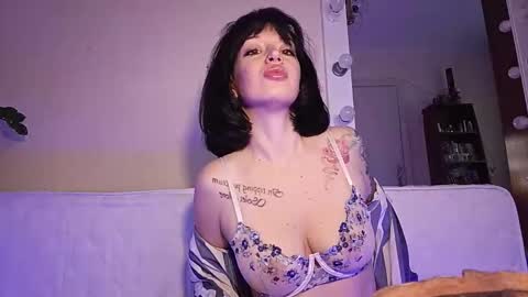 quiet_smile online show from 4, 12, 2025