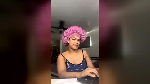 CaramelPEaches online show from 24, 4, 2026