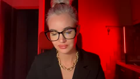 Snapshot of qusi28 chatting on 25, 2, 2025 qusi28 online show from 25, 2, 2025