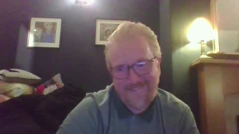 Snapshot of r_o_h_a_n chatting on 5, 10, 2025 r_o_h_a_n online show from 5, 10, 2025