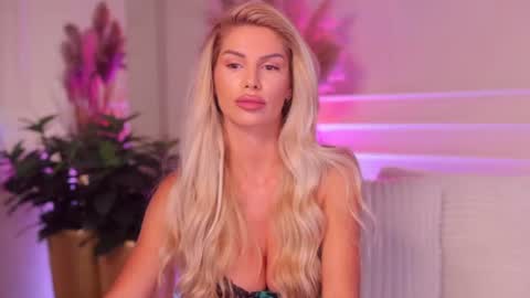 rachel_quinn_ online show from 30, 6, 2026