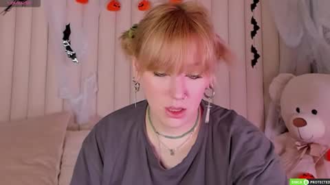Snapshot of rachelcaart chatting on 22, 10, 2025 Ray online show from 22, 10, 2025