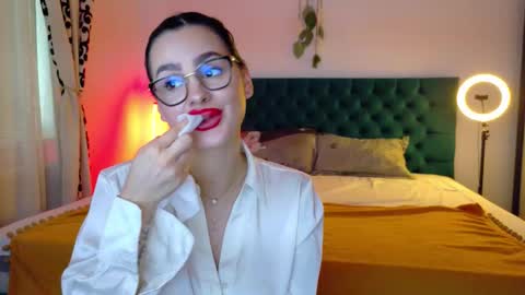 sweet peach online show from 4, 10, 2025