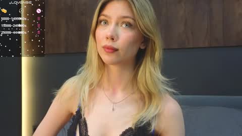 Snapshot of rainauge chatting on 5, 2, 2025 Lisa online show from 5, 2, 2025