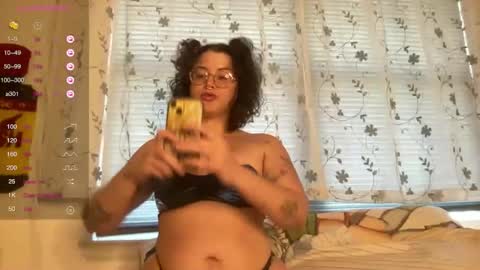 Snapshot of rainbowemilyxo chatting on 26, 3, 2026 Rainbow Emily online show from 26, 3, 2026