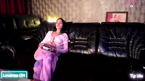 Snapshot of rainbowpony420 chatting on 17, 1, 2025 Joline and Alexa online show from 17, 1, 2025