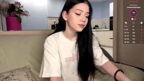 Snapshot of randiburt chatting on 1, 10, 2025 Luna online show from 1, 10, 2025