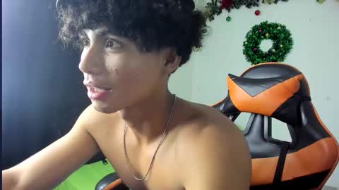 Snapshot of randy_escobar chatting on 17, 12, 2025 randy_escobar online show from 17, 12, 2025