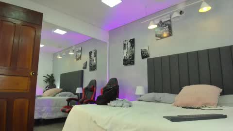 Snapshot of raphael_nyon chatting on 1, 3, 2026 Raphael Nyon online show from 1, 3, 2026