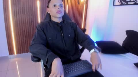 Snapshot of raphael_thomas chatting on 29, 10, 2025 raphael_thomas online show from 29, 10, 2025